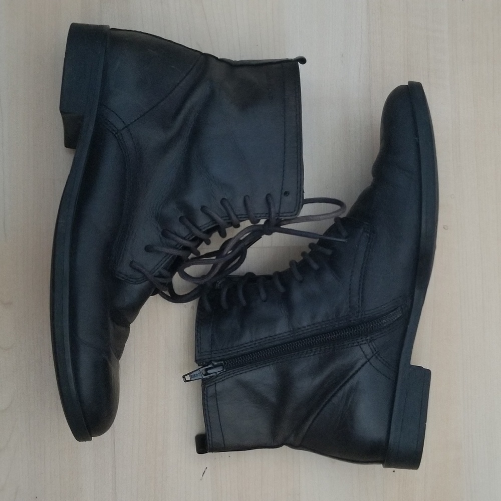 Vagabond lace up black leather boots